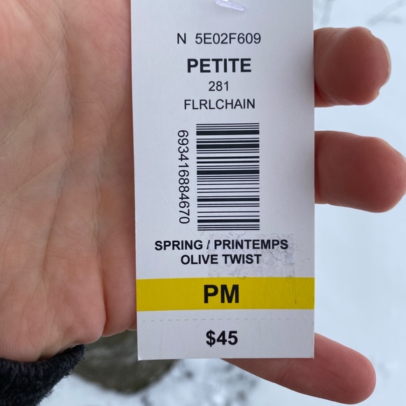 Woman's Peasant Style Top - Picture 4 of 4